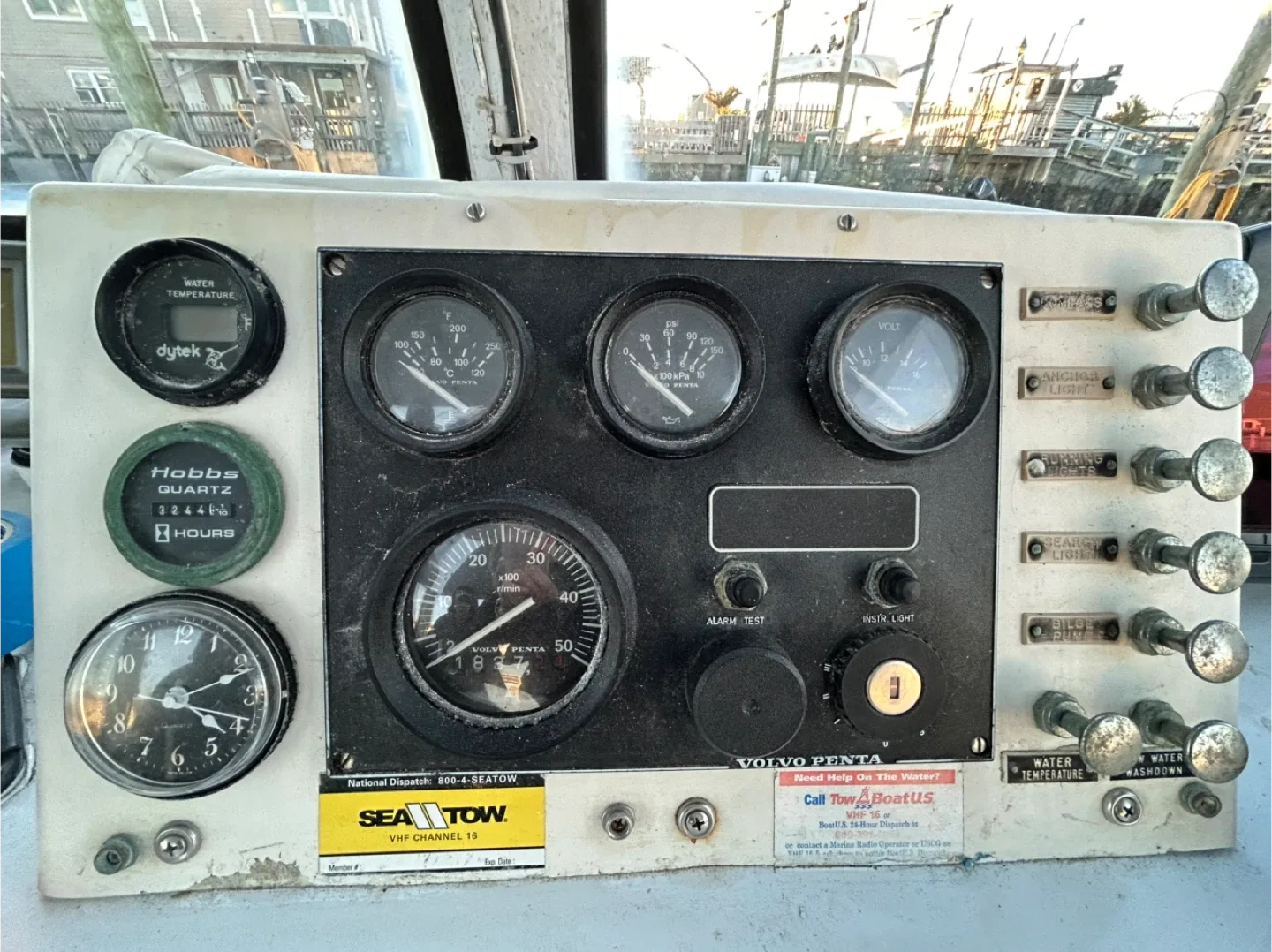 1983/25’/BHM/Only 3200 Hours/1991 Volvo 4 Cyl Diesel image indicator(8)