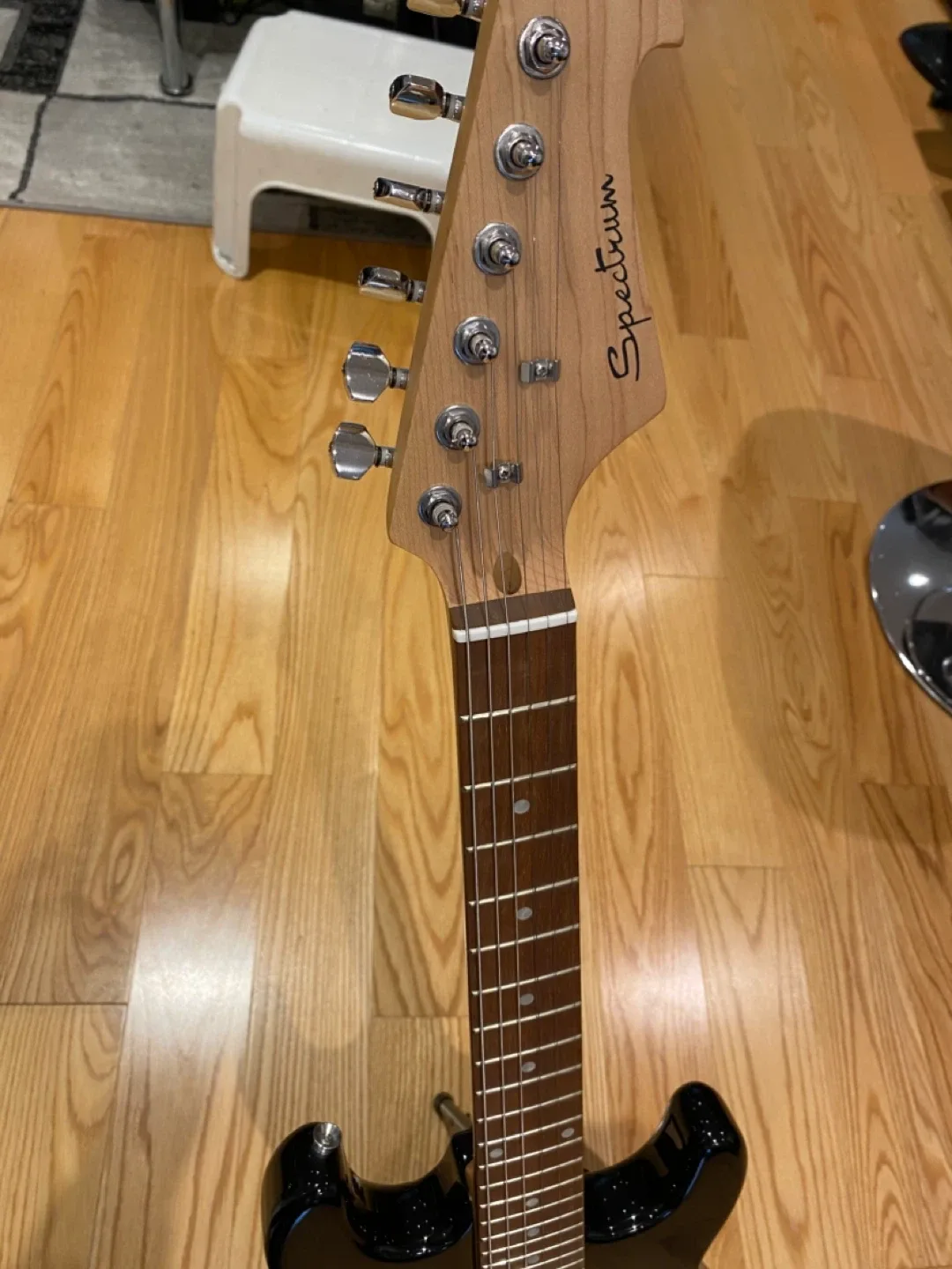 Spectrum Electric Guitar with Amp image indicator(3)