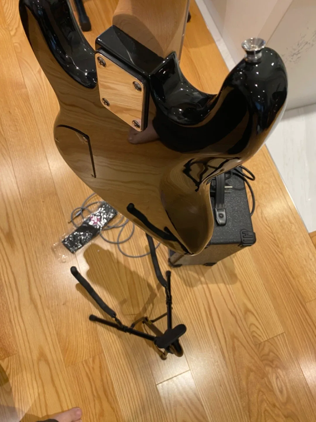 Spectrum Electric Guitar with Amp image indicator(6)