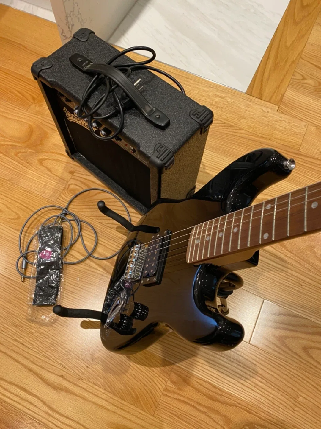 Spectrum Electric Guitar with Amp image indicator(5)