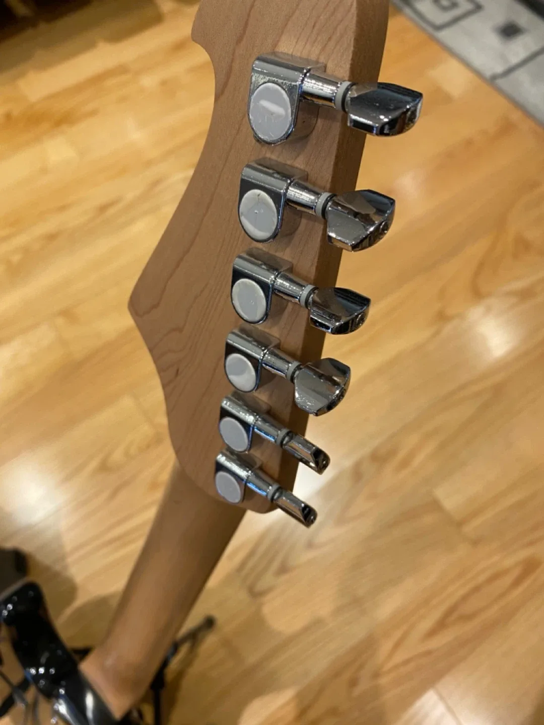 Spectrum Electric Guitar with Amp image indicator(4)