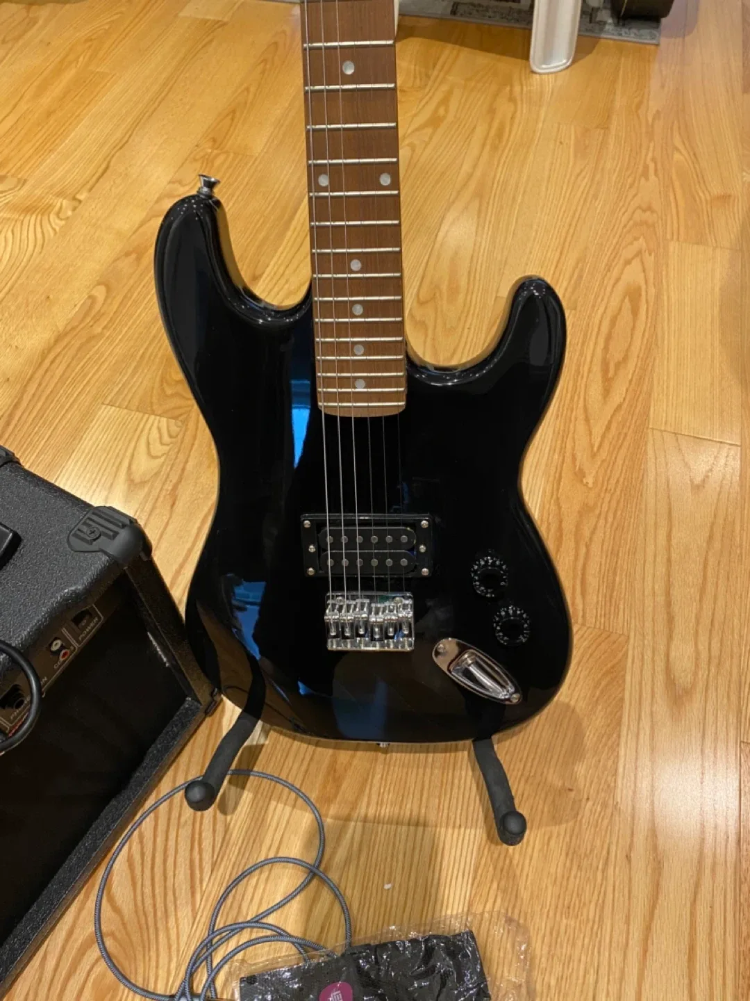 Spectrum Electric Guitar with Amp image indicator(9)