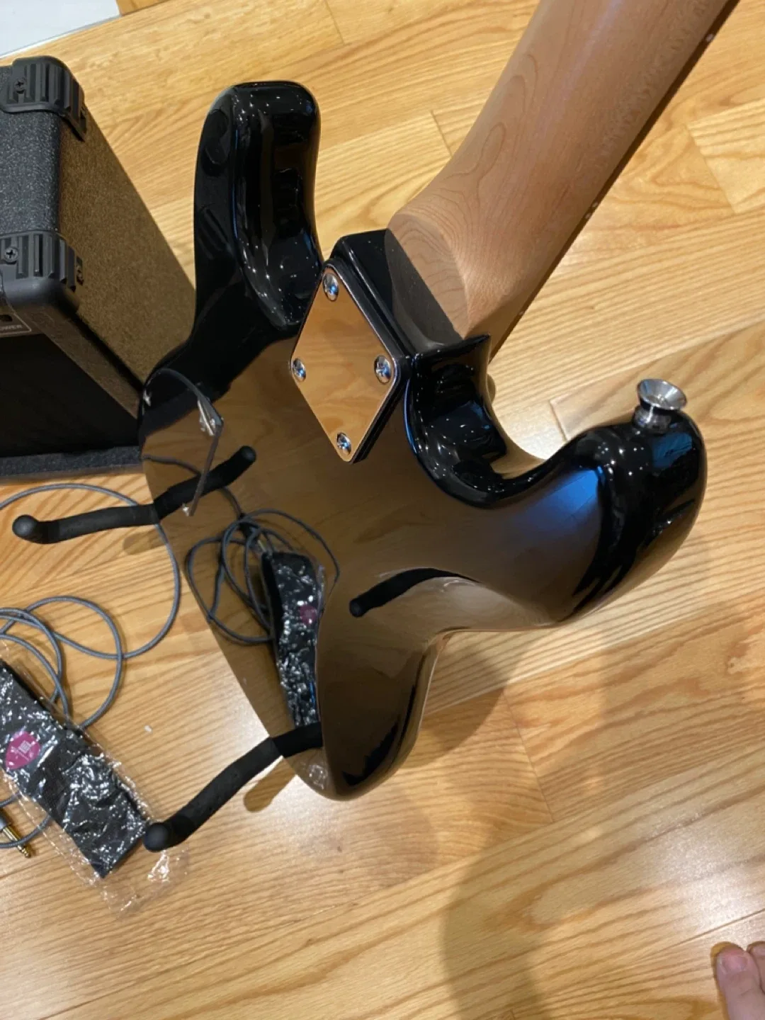 Spectrum Electric Guitar with Amp image indicator(7)