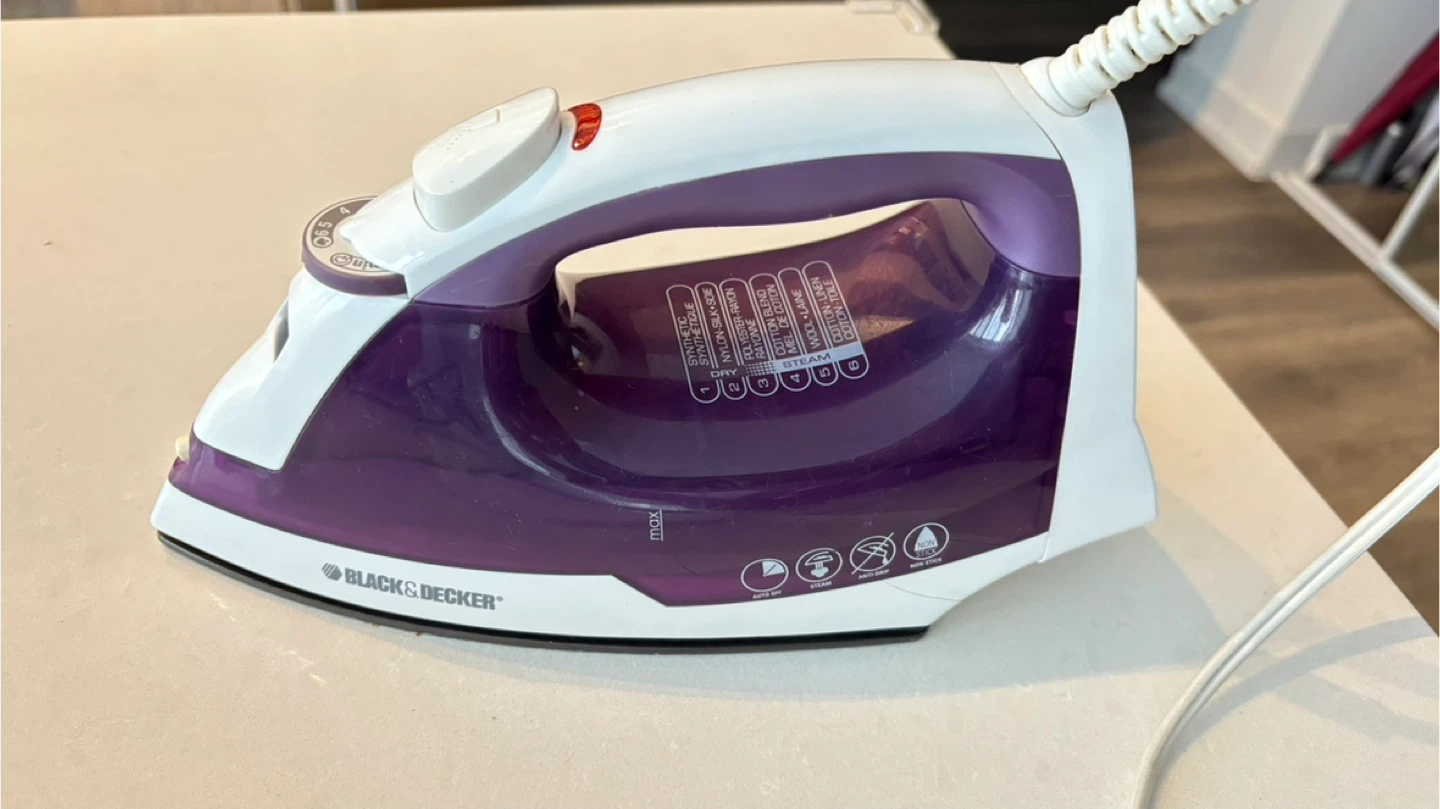 Black & Decker Iron - Purple & White