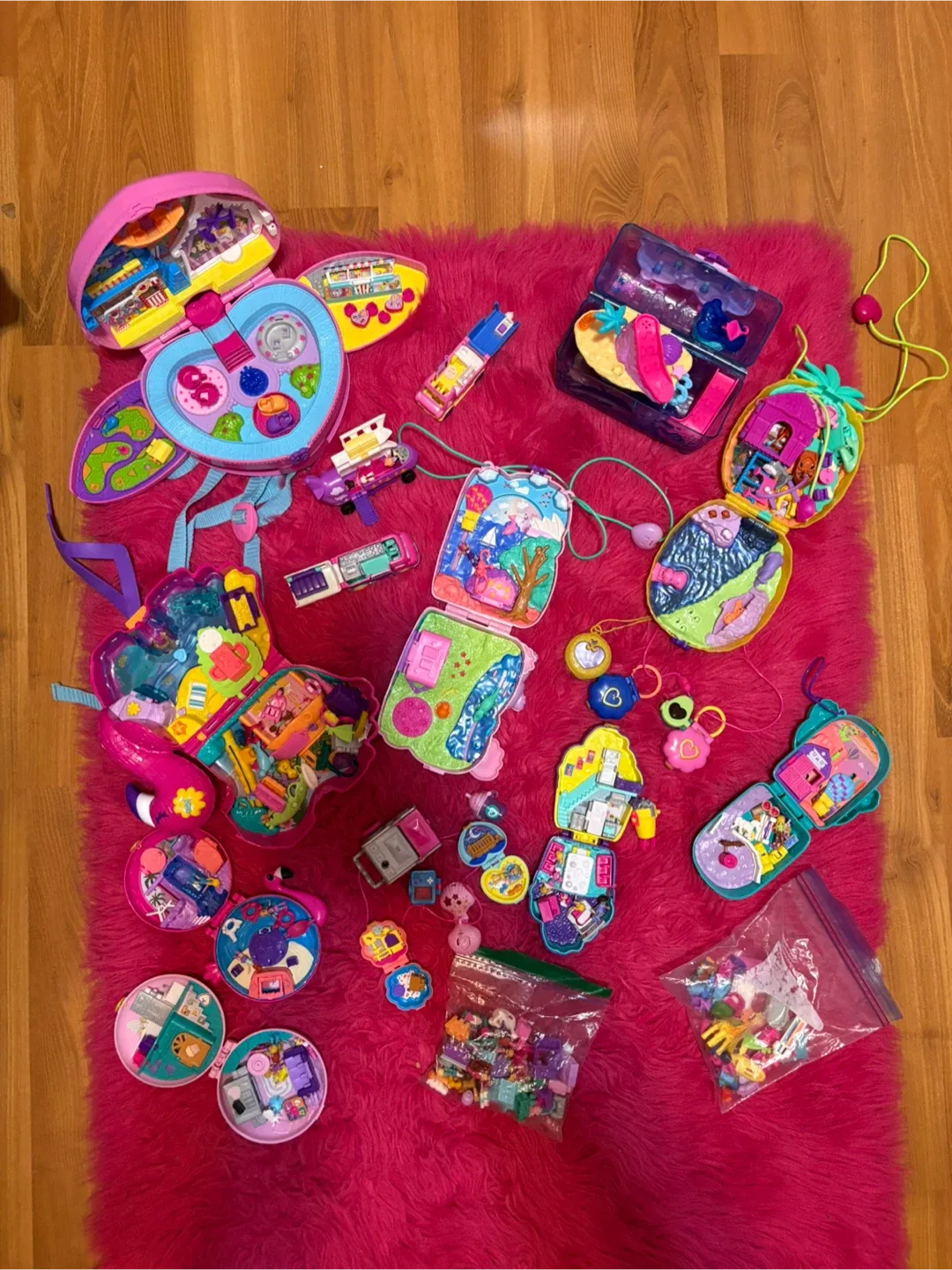 Polly Pocket Vintage Lot image indicator(2)