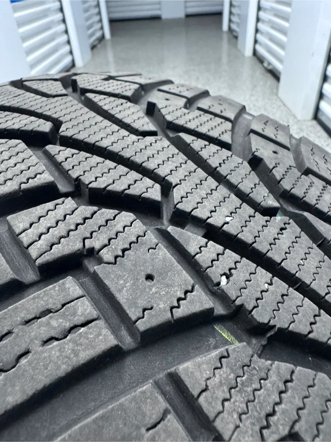 Tiger Paw Ice & Snow 3 205/55R16 Tire image indicator(4)