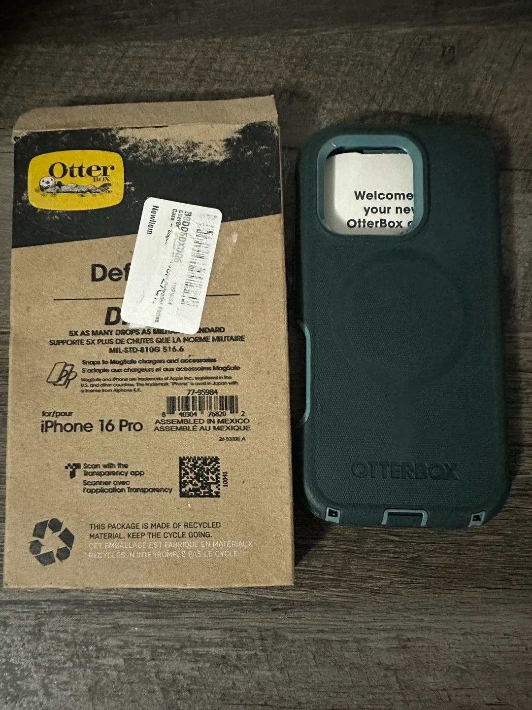 New! OtterBox iPhone 16 Pro Defender Series Case - Green