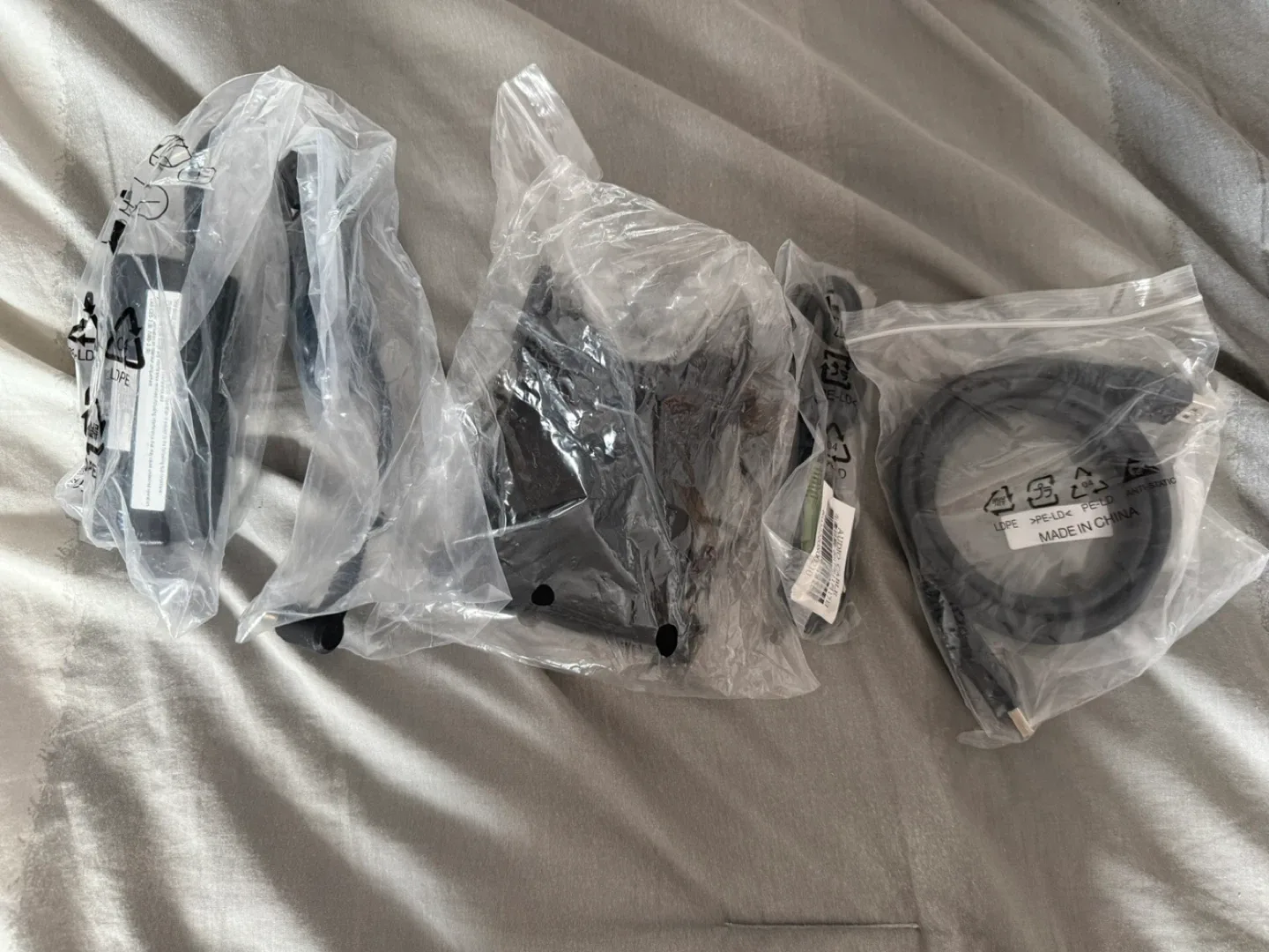 HP 27" Curved Monitor - Like New! image indicator(3)