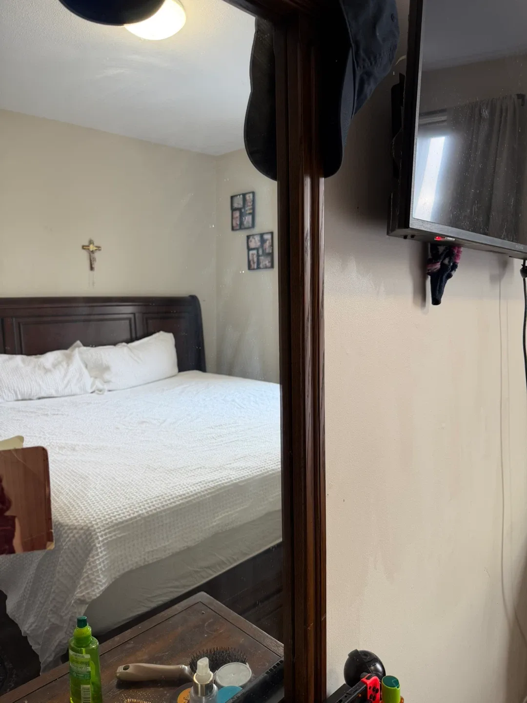 Vintage Wooden Dresser with Mirror image indicator(5)