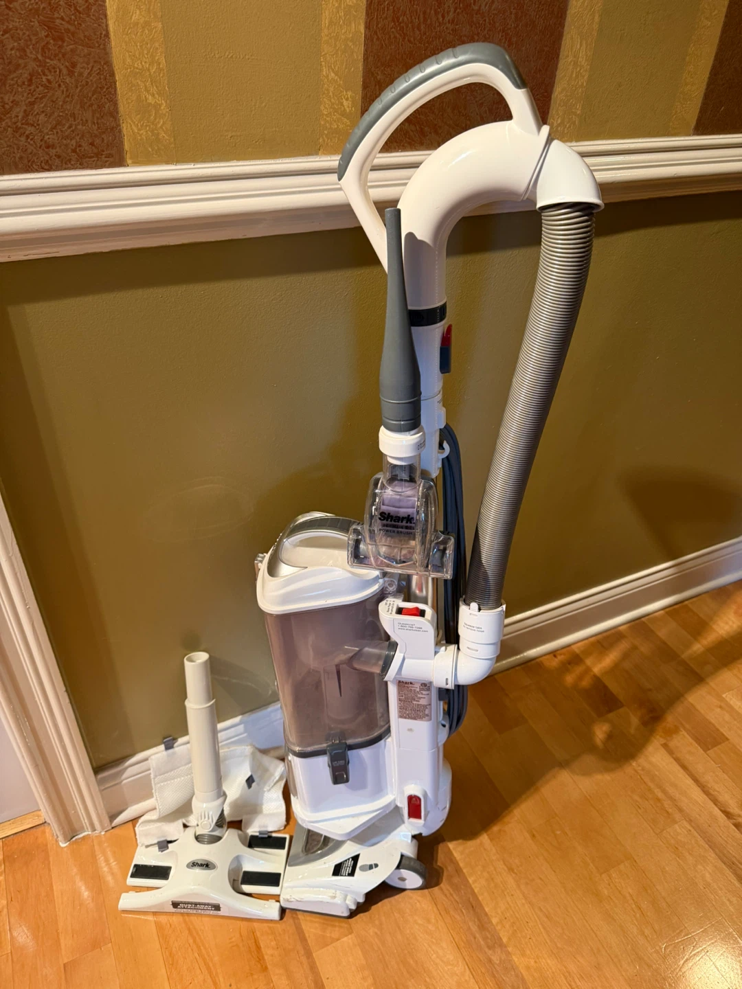 #Cleaout. Shark Navigator Lift-Away Professional Vacuum NV370 - photo 4