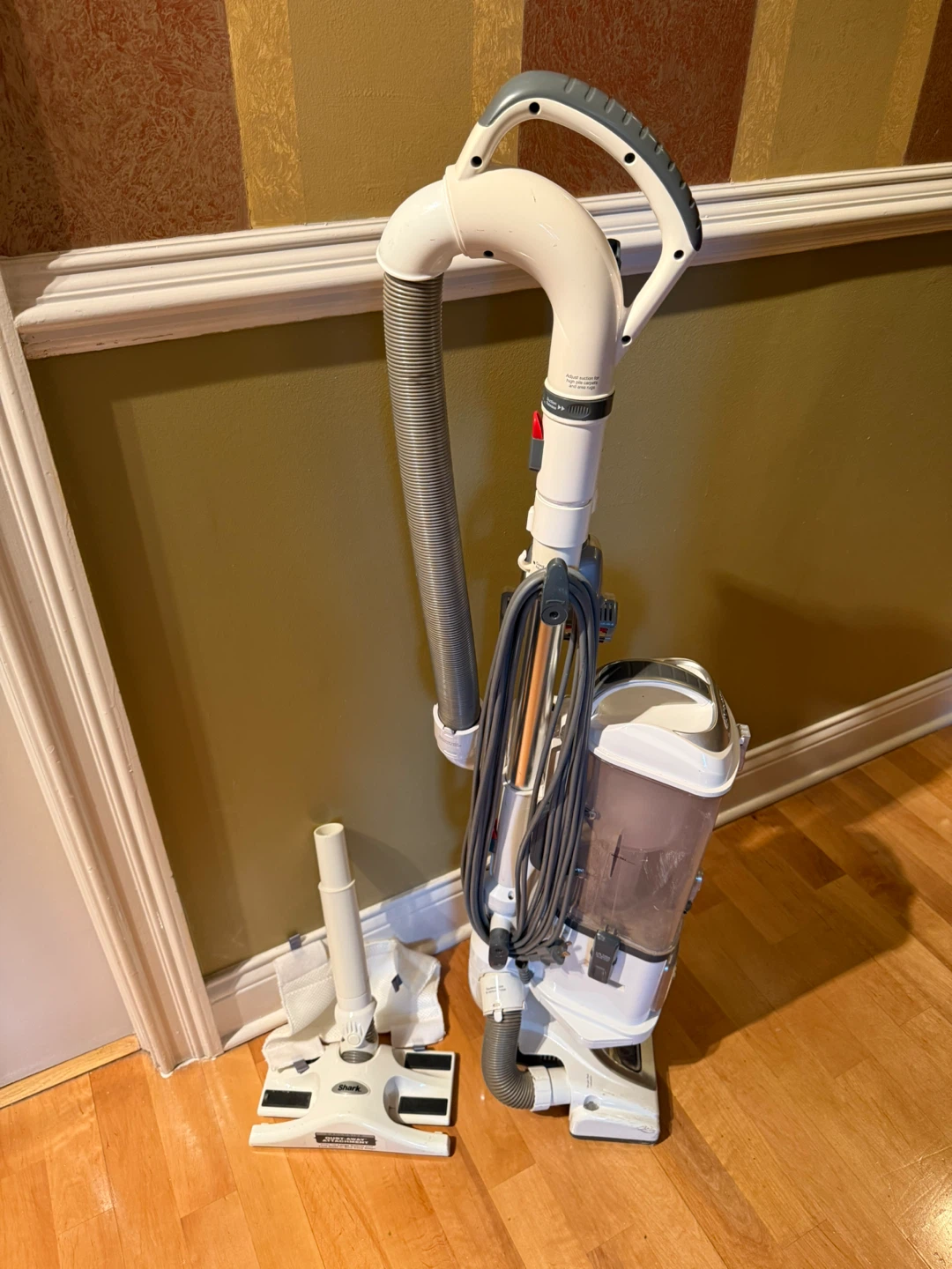 #Cleaout. Shark Navigator Lift-Away Professional Vacuum NV370 - photo 3