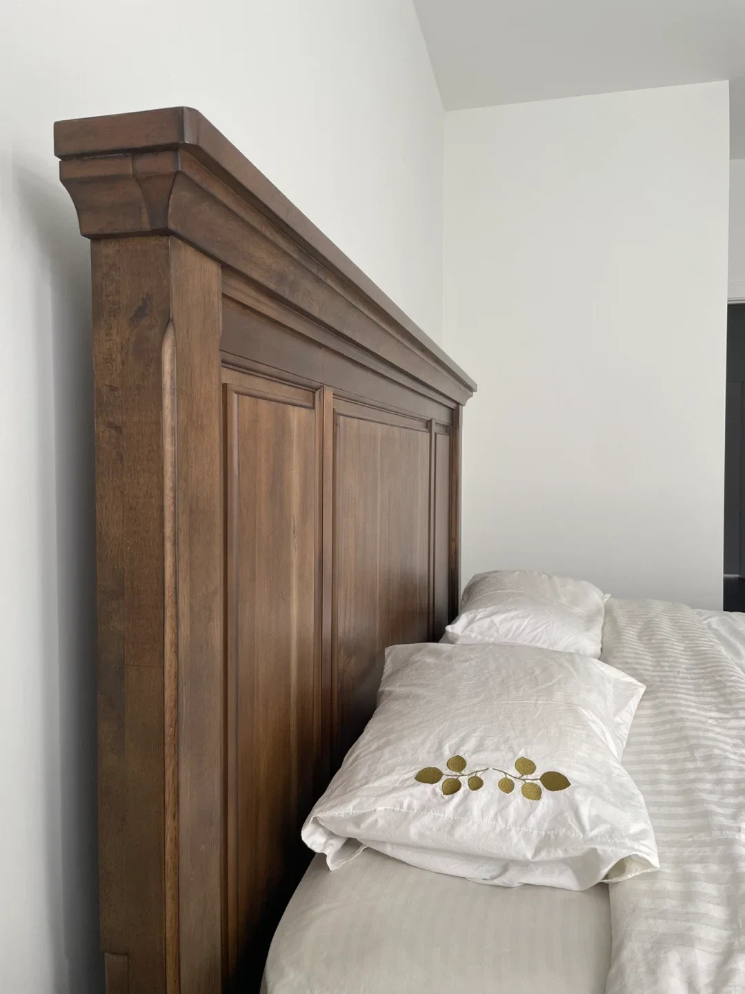 Wooden King Size Bed Frame, Nightstand and dresser image indicator(3)