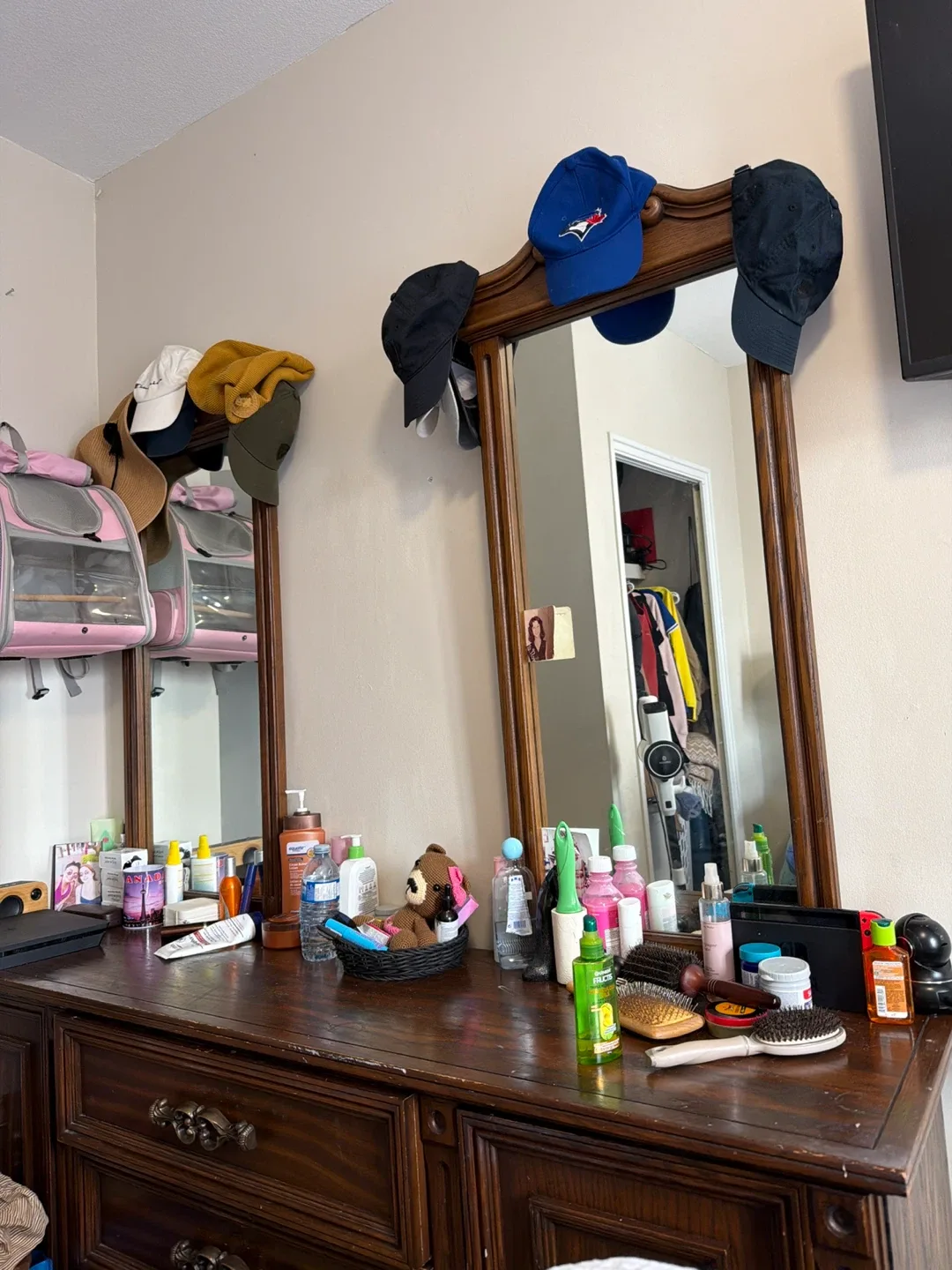 Vintage Wooden Dresser with Mirror image indicator(7)