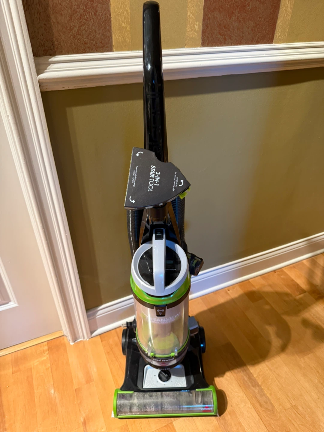 #Cleaout. Bissell CleanView Swivel Rewind Pet Reach Vacuum