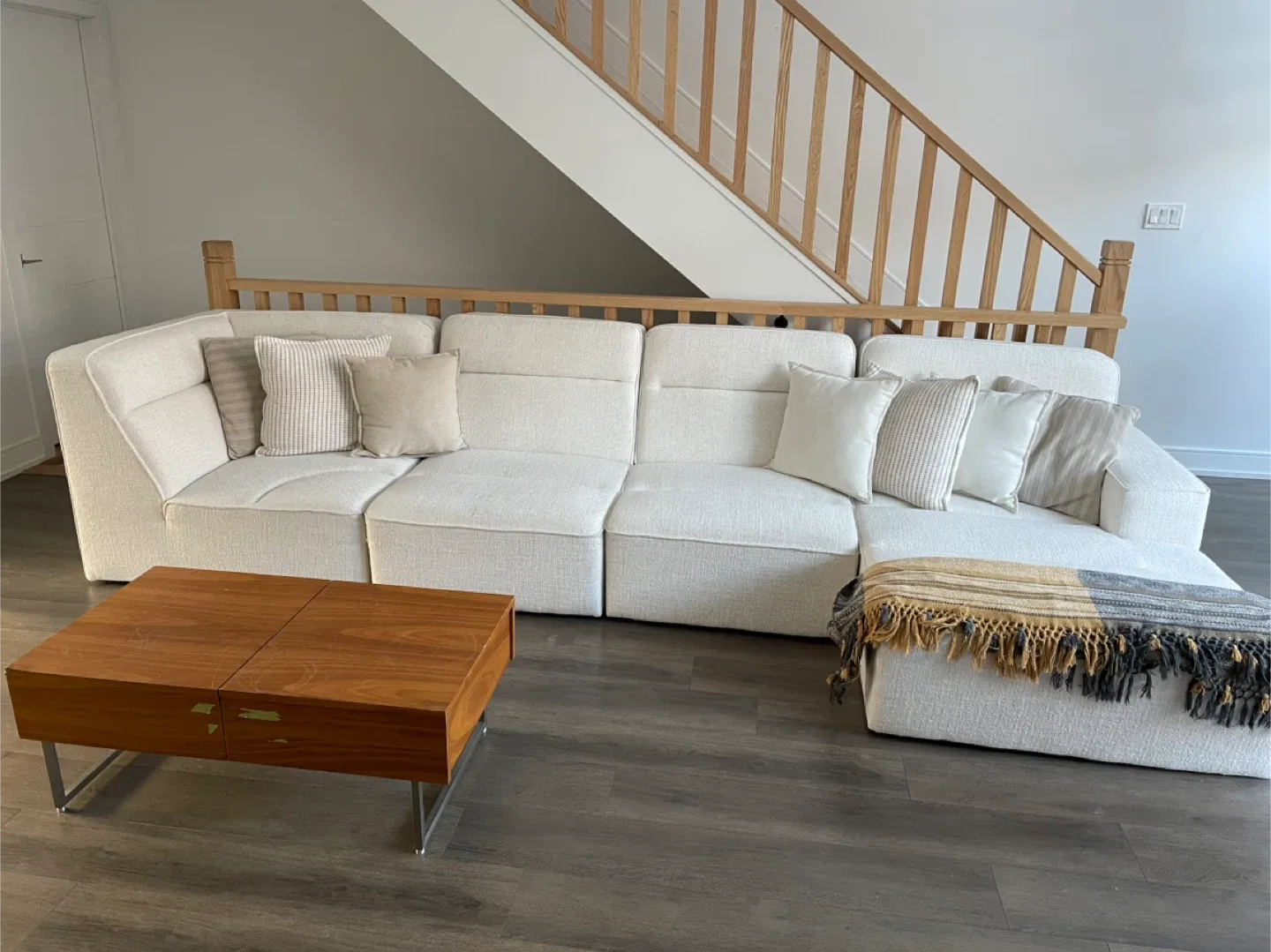 White Modular Sectional Sofa image indicator(2)