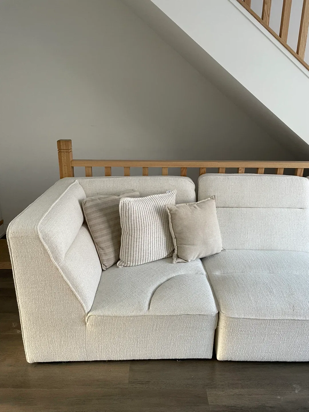 White Modular Sectional Sofa image indicator(3)