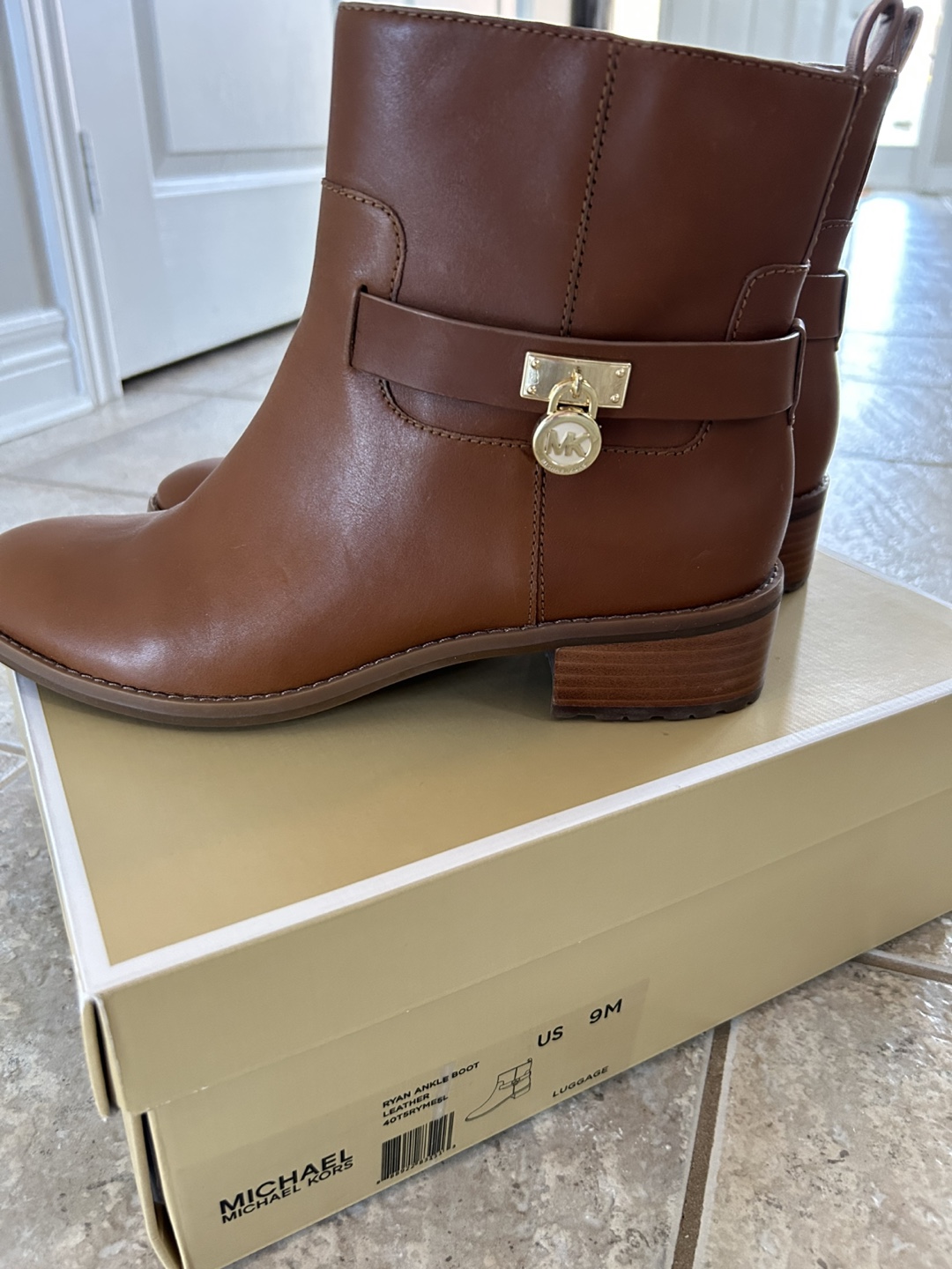 MICHAEL KORS RYAN Ankle LEATHER BOOTS.   BNIB     SIZE 9 - photo 4