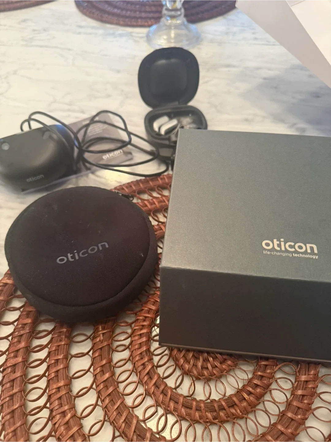 Oticon rechargeable hearing aid. EUC image indicator(3)