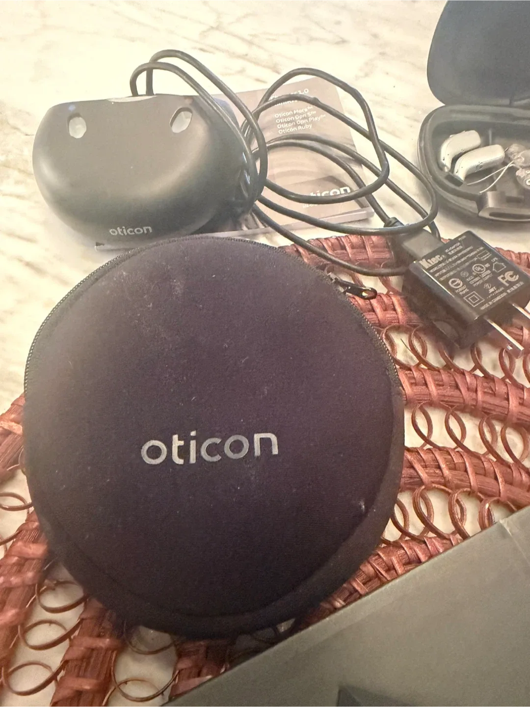 Oticon rechargeable hearing aid. EUC image indicator(5)