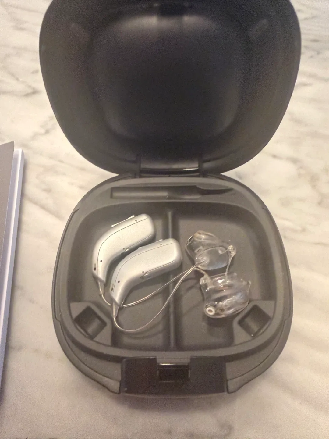 Oticon rechargeable hearing aid. EUC image indicator(8)