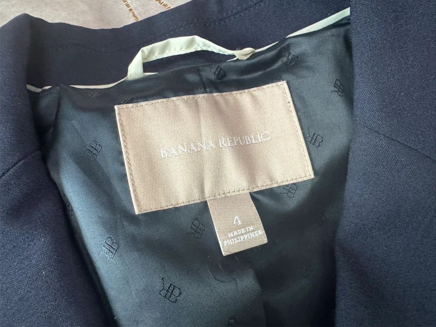 Banana Republic navy blazer size 4 image indicator(2)