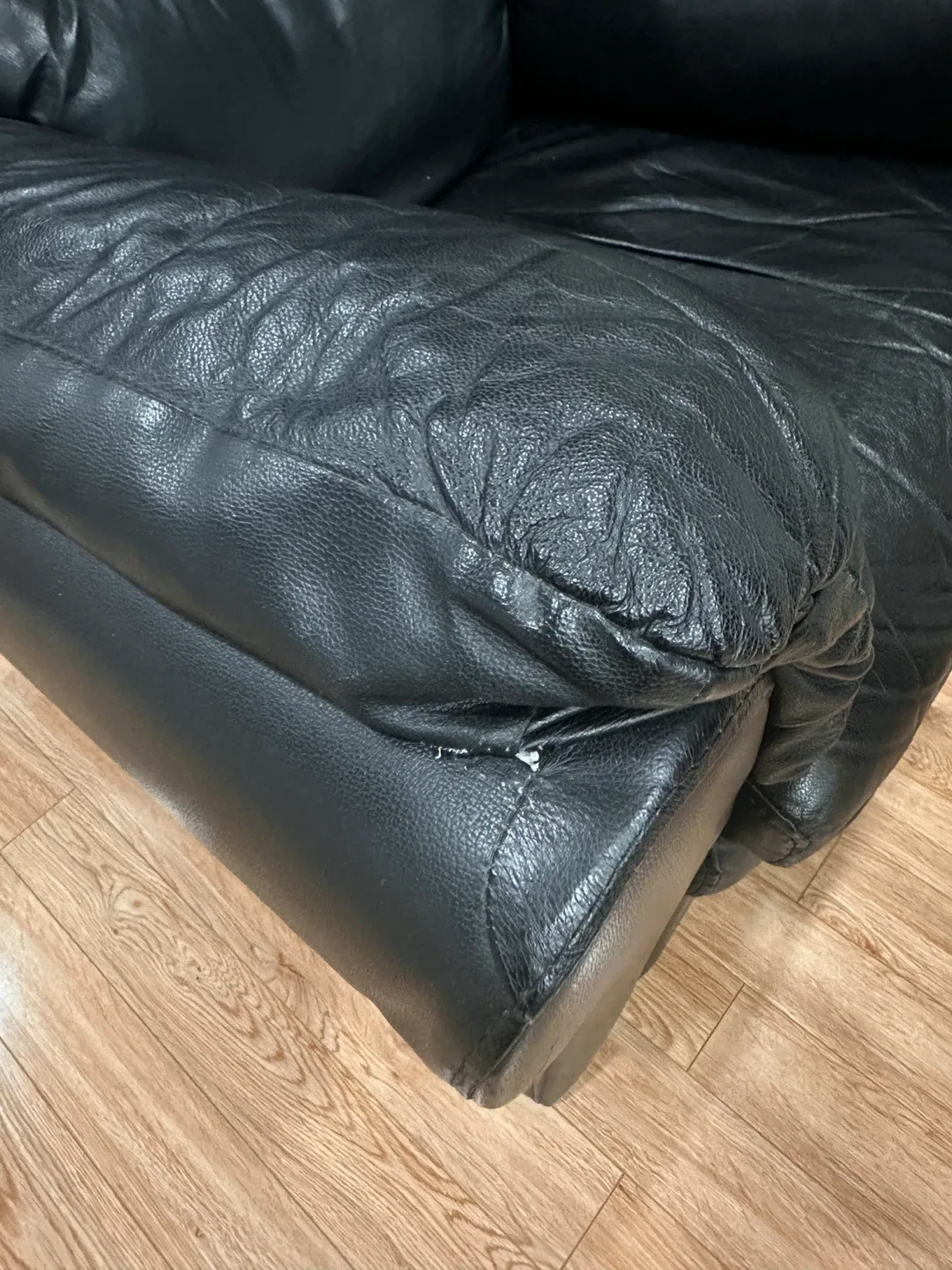 Black Leather Reclining Loveseat image indicator(5)