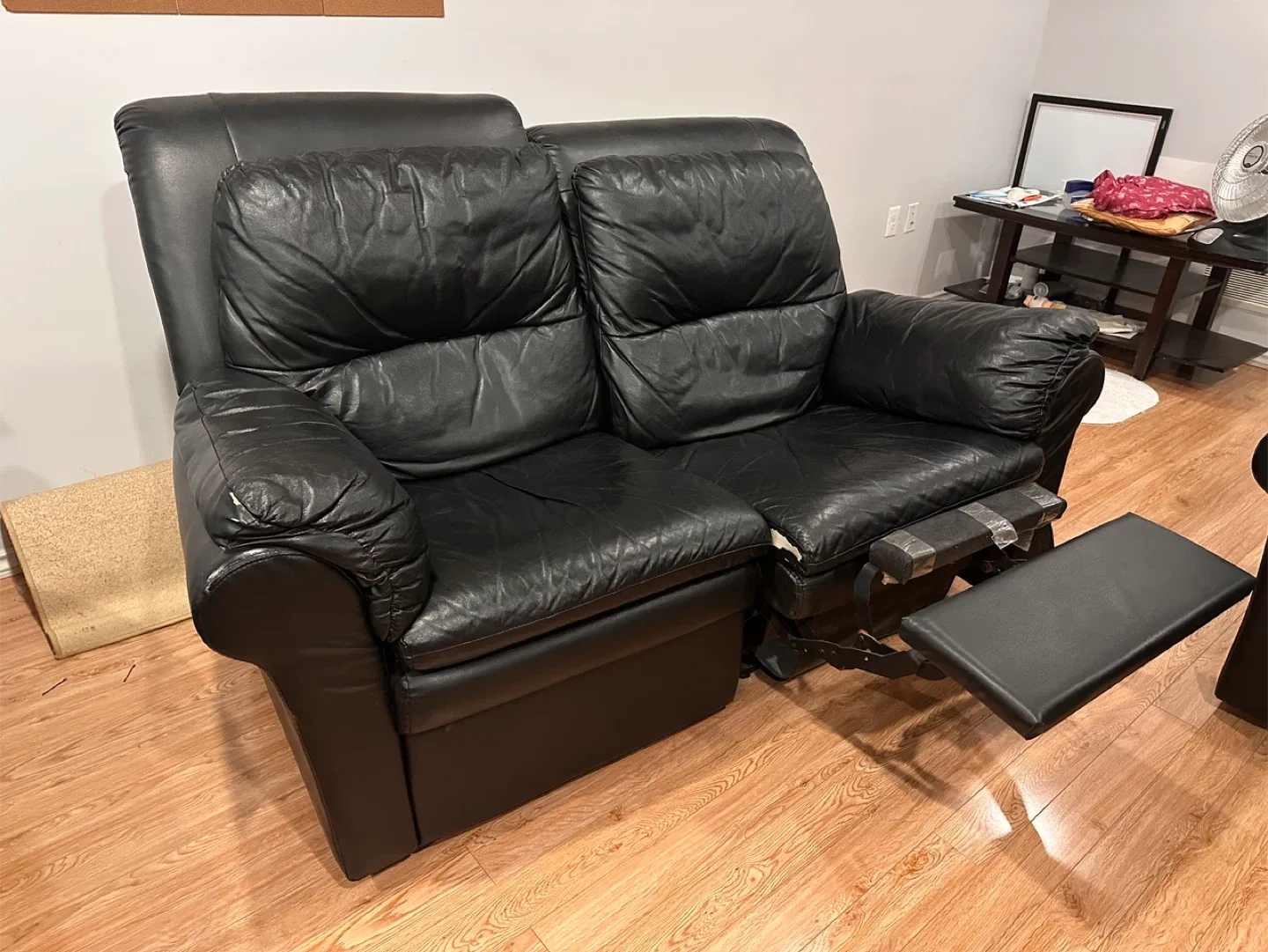Black Leather Reclining Loveseat image indicator(4)