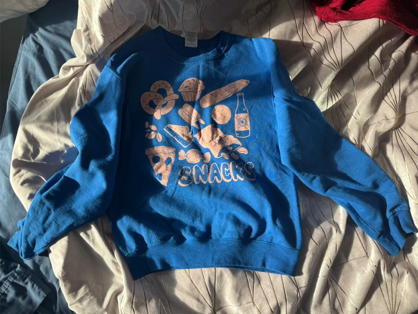 Snacks sweatshirt size S