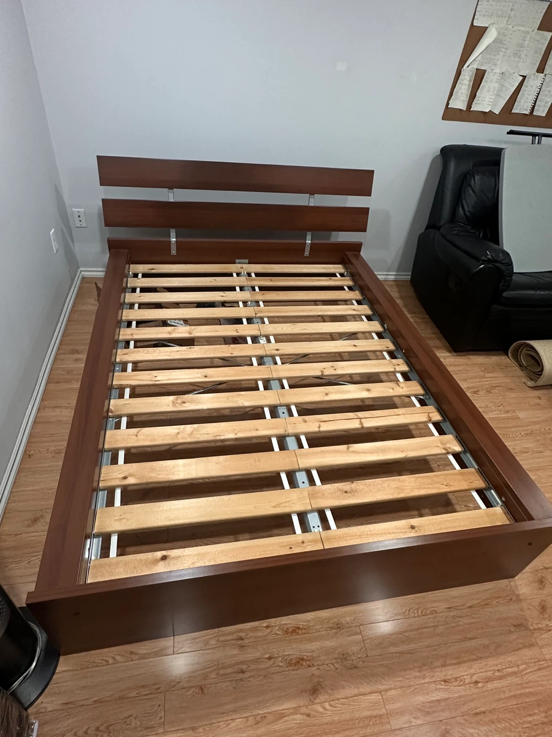 Dark Wood Full Size Bed Frame - photo 2