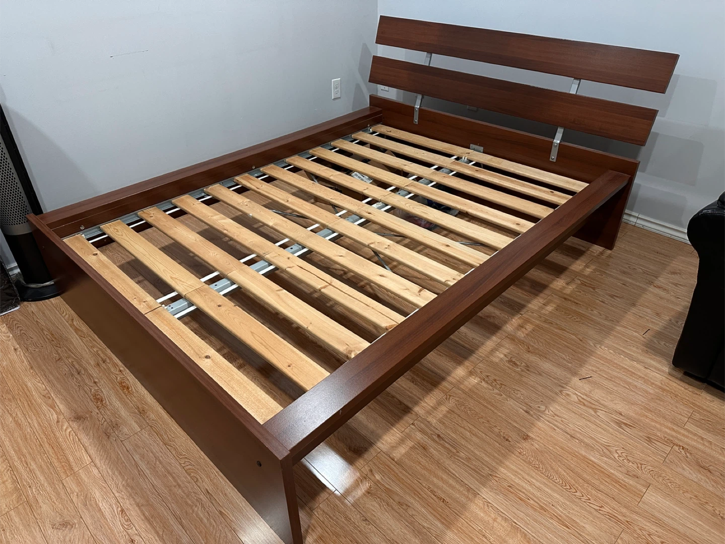 Dark Wood Full Size Bed Frame - photo 3