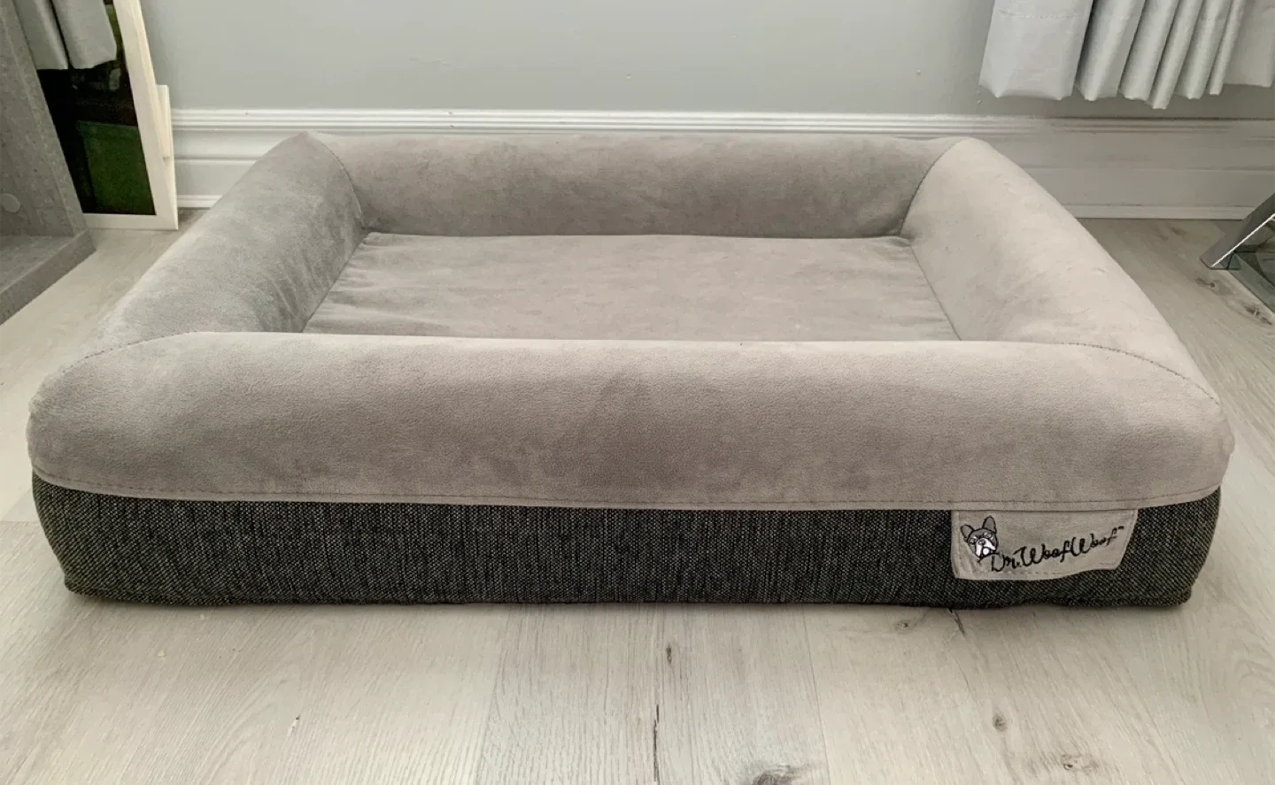 Dr. Woof Woof Dog Bed – 26" x 19" x 6" – NEW