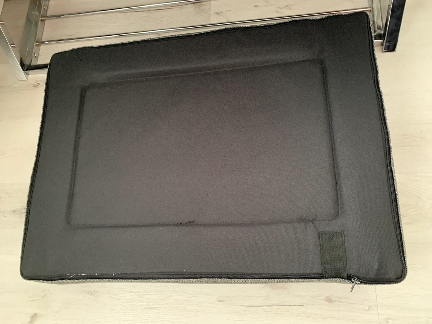 Dr. Woof Woof Dog Bed – 26" x 19" x 6" – NEW image indicator(4)