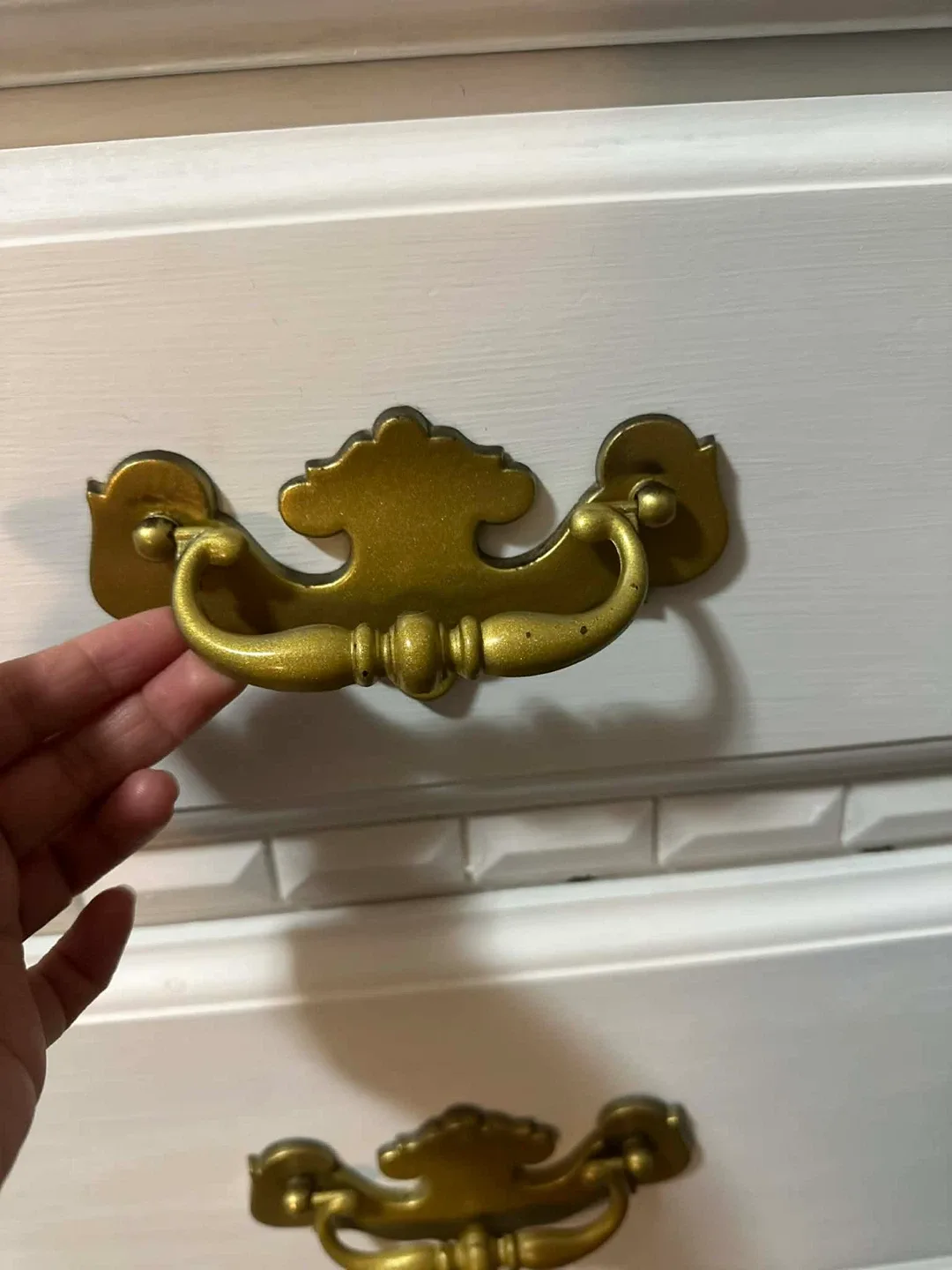 White 5-Drawer Dresser with Gold Handles image indicator(4)