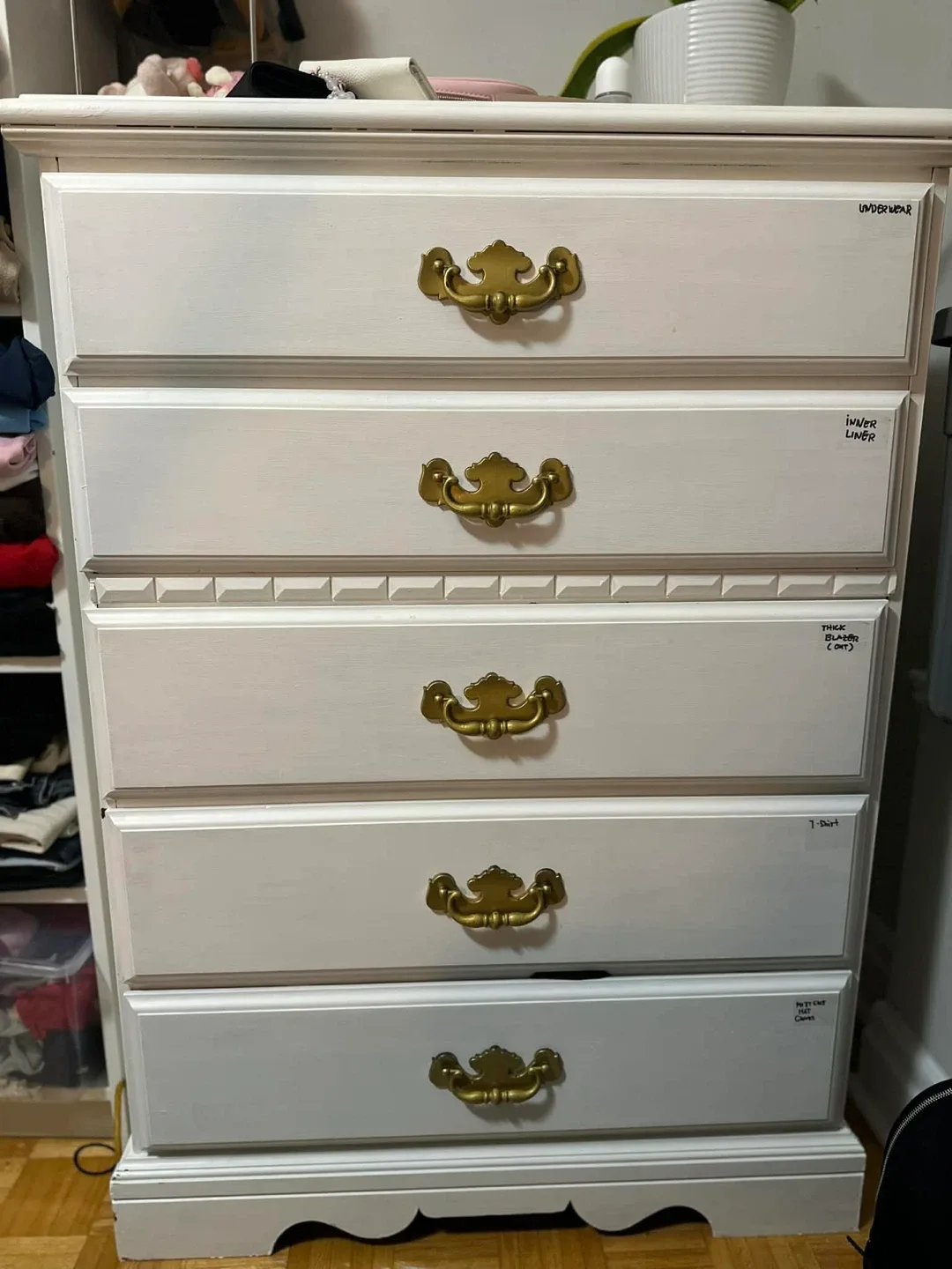White 5-Drawer Dresser with Gold Handles image indicator(3)