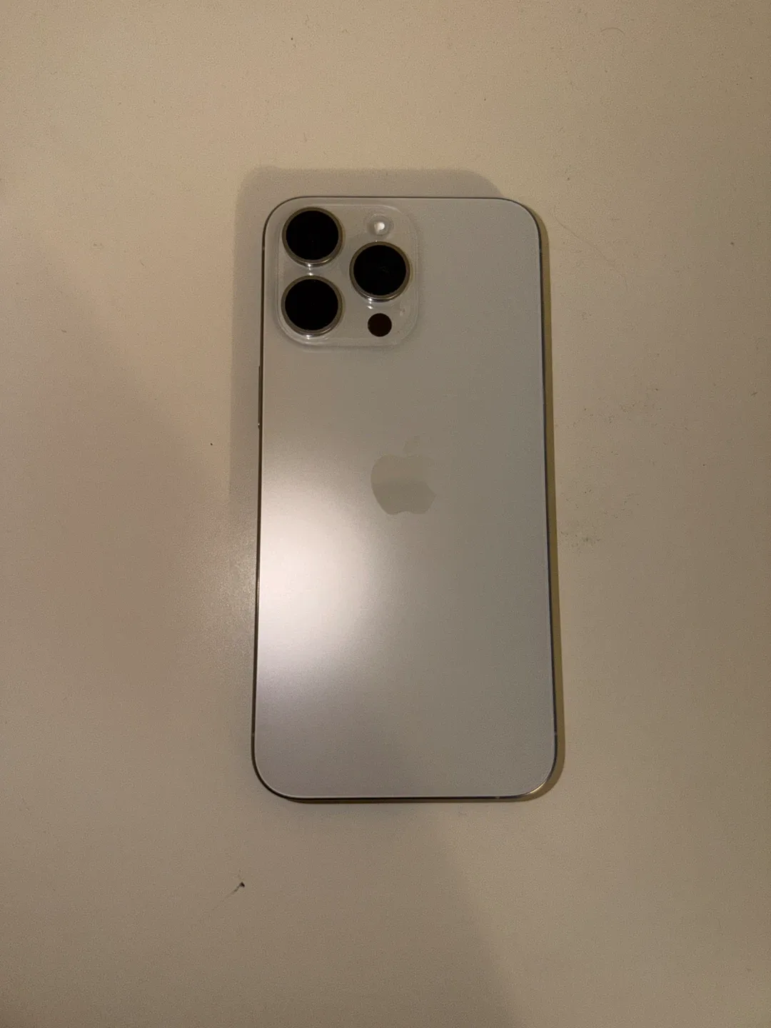 iPhone 15 Pro Max in silver! (256GB) | Battery 87% | Unlocked image indicator(2)