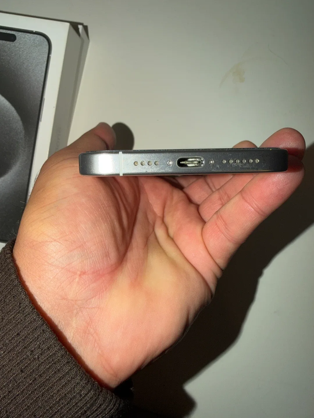 iPhone 15 Pro Max in silver! (256GB) | Battery 87% | Unlocked image indicator(4)