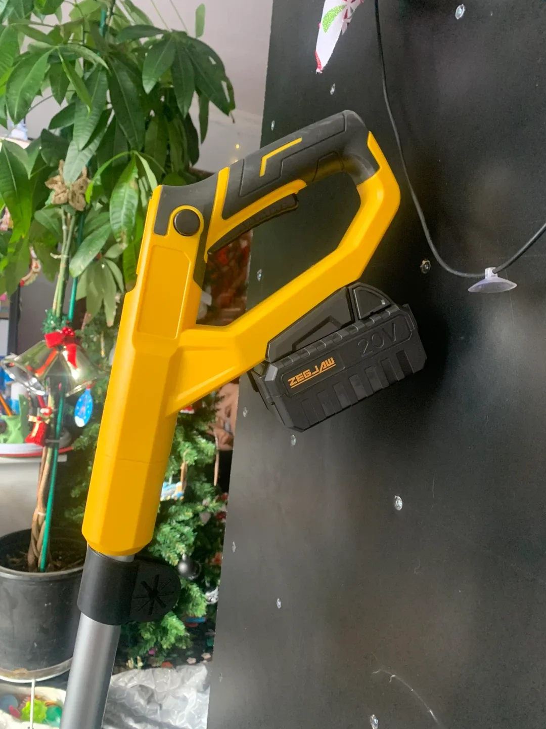 ZegJaz 20V 11-inch Cordless Snow Shovel - Like New! image indicator(9)