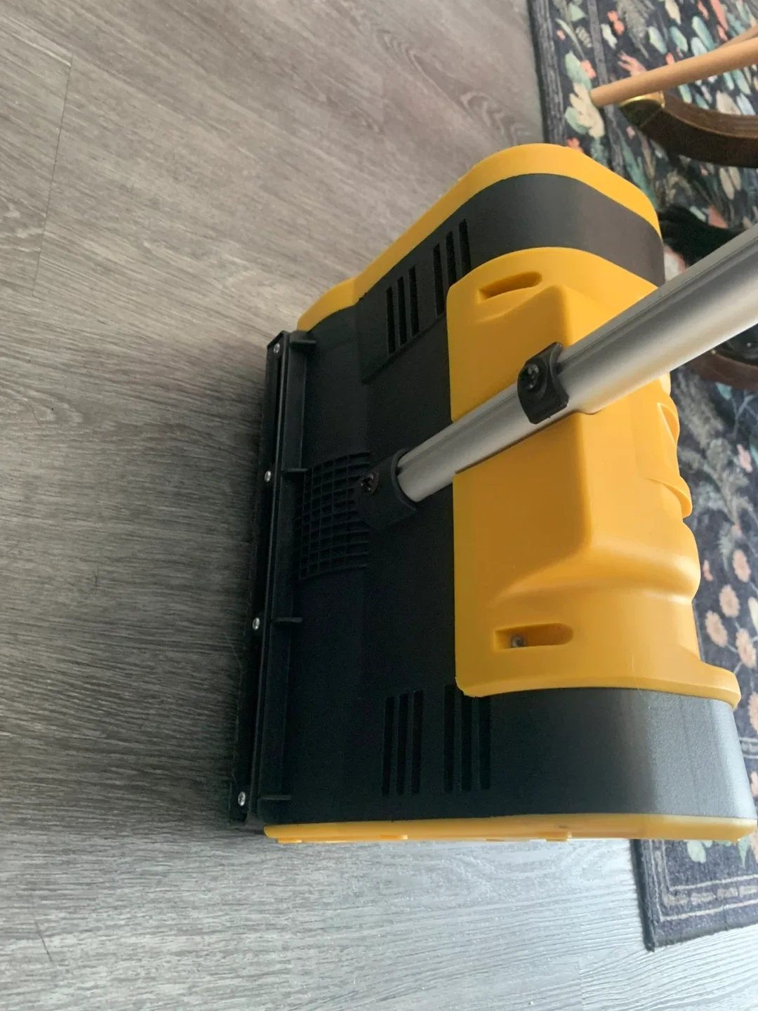 ZegJaz 20V 11-inch Cordless Snow Shovel - Like New! image indicator(3)