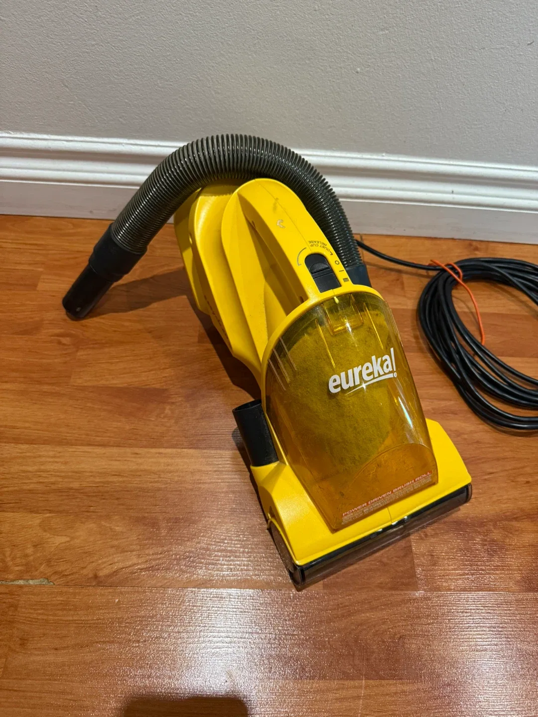 Eureka Handheld Vacuum image indicator(3)