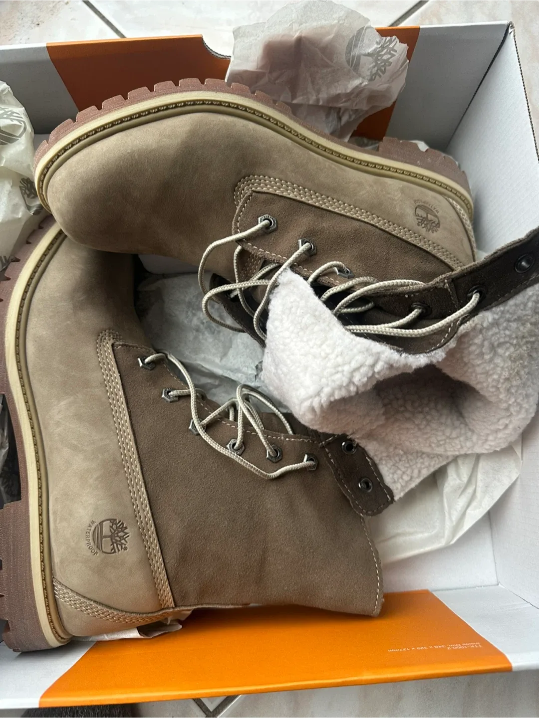 Timberland Roll Top Boots - Size 9 image indicator(5)