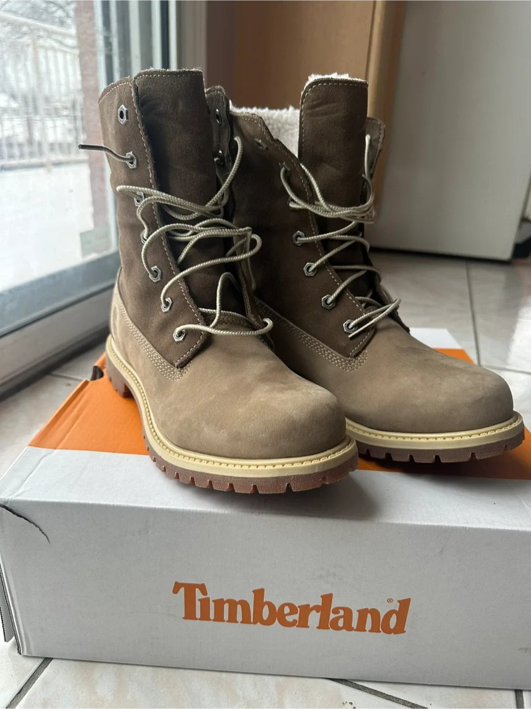 Timberland Roll Top Boots - Size 9 image indicator(2)