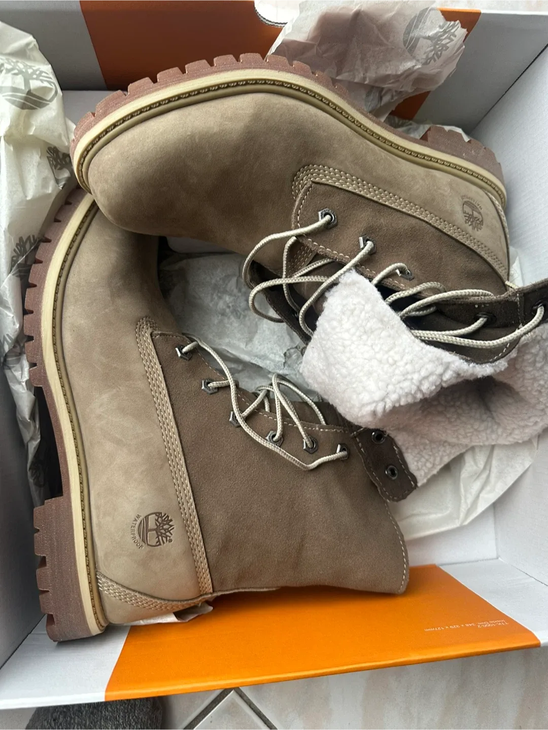 Timberland Roll Top Boots - Size 9 image indicator(7)