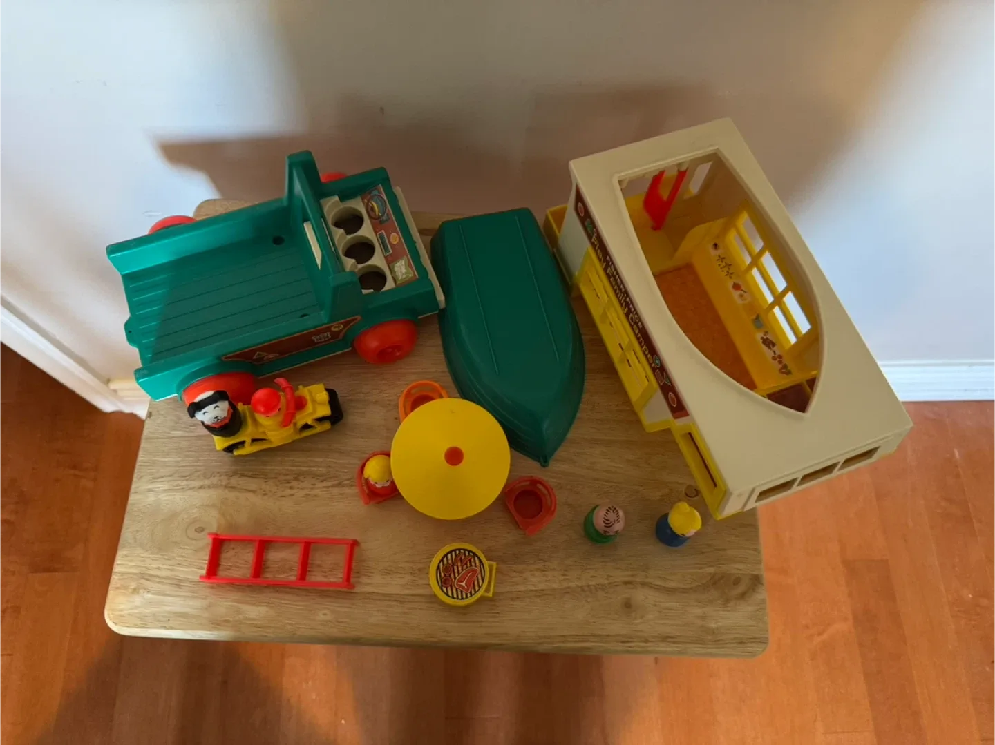 Vintage 1970’s Fisher-Price Play Family Camper image indicator(6)