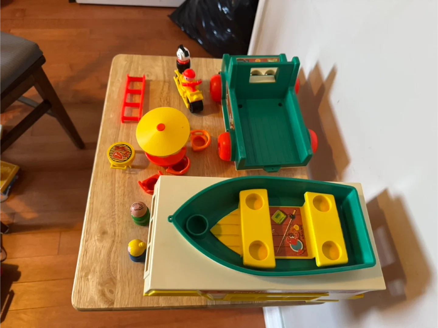 Vintage 1970’s Fisher-Price Play Family Camper image indicator(4)