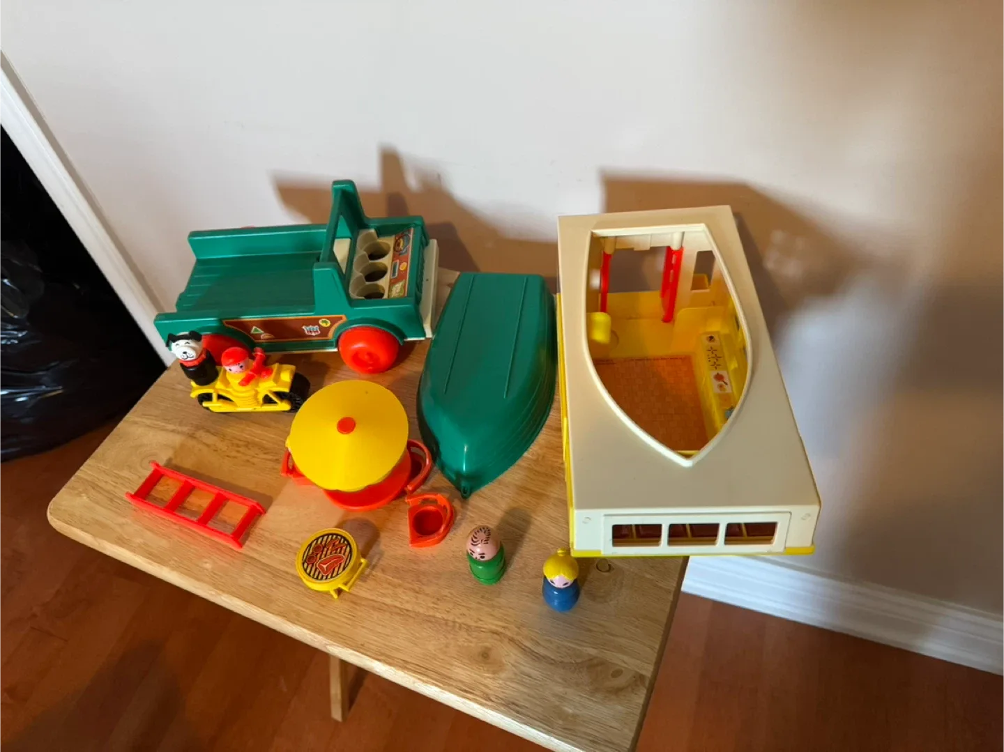 Vintage 1970’s Fisher-Price Play Family Camper image indicator(7)