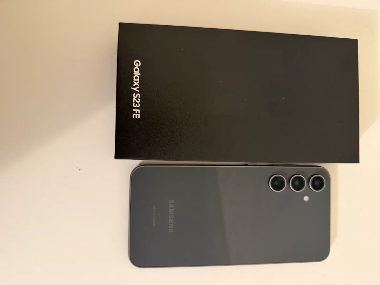 Samsung Galaxy S23 FE - Like New! image indicator(2)