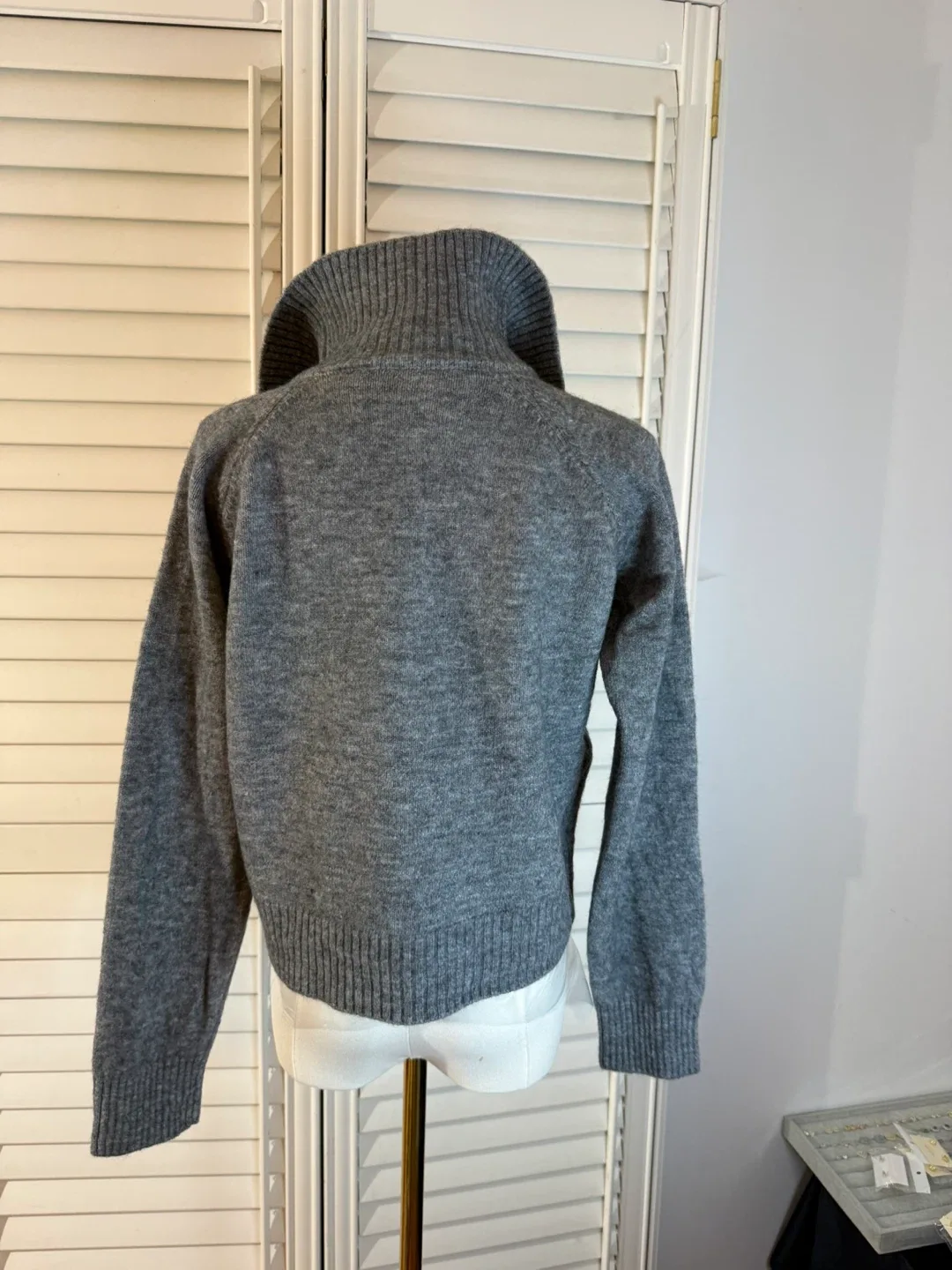 Grey Zip-Up Knit Cardigan image indicator(3)