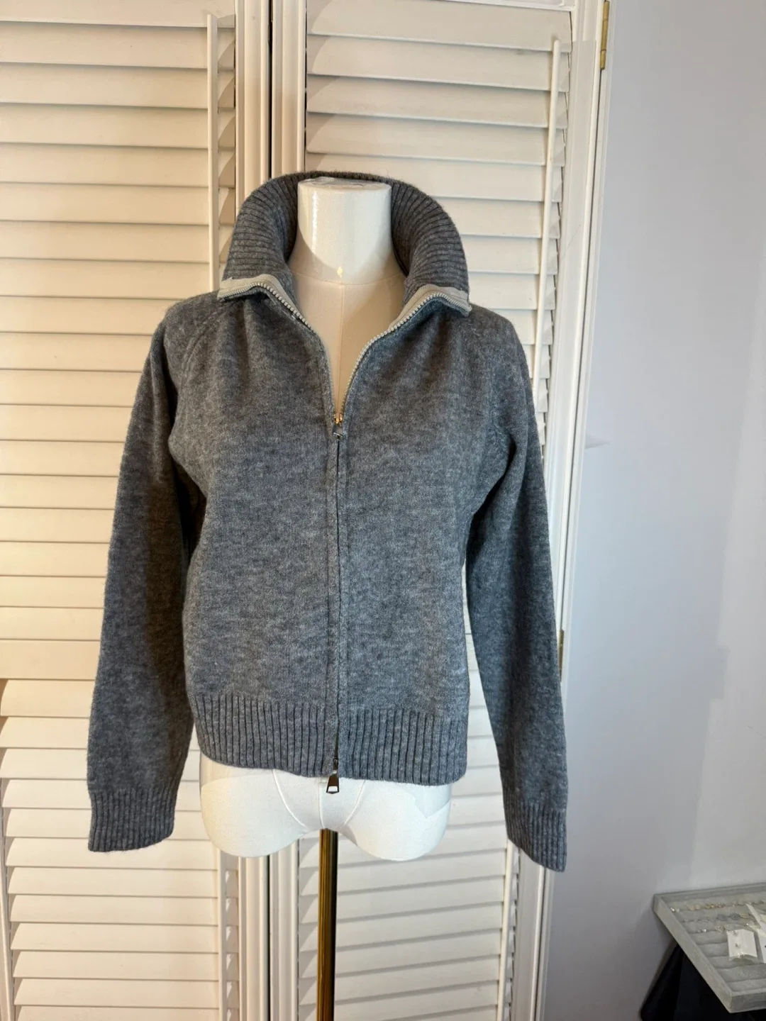 Grey Zip-Up Knit Cardigan