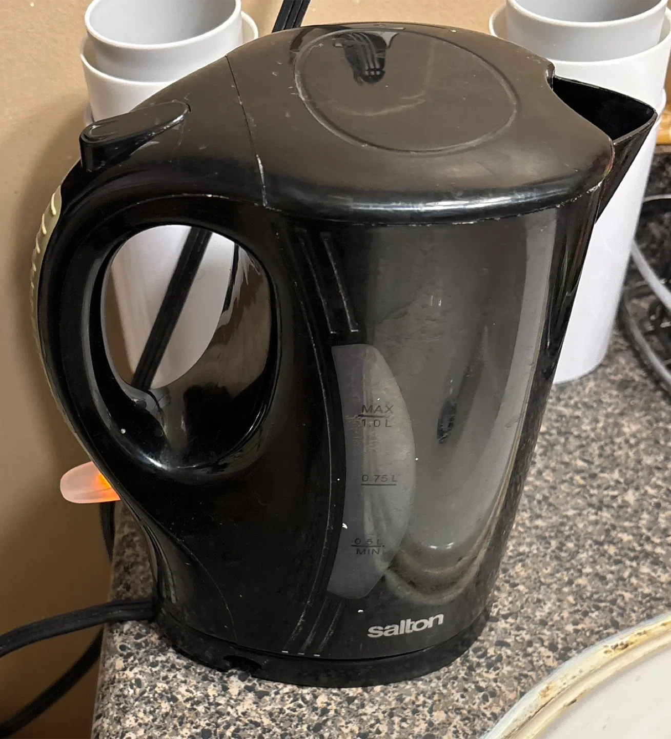 Salton Electric Kettle - Black (1 litre) image indicator(4)