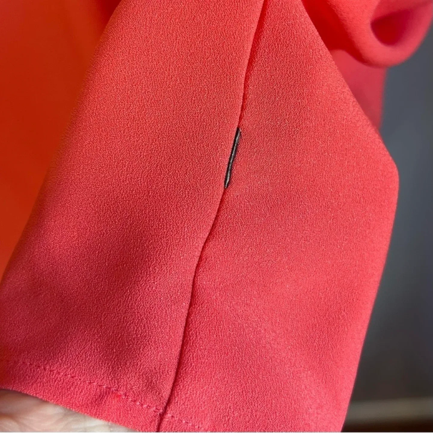 Banana Republic Coral Elegant V Neck Sleeveless Blouse Size XL image indicator(5)